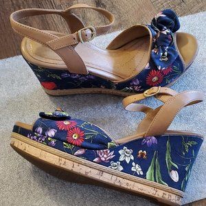 Clarks Artisan Amelia Joyce Size 9M  4” Cork Wedge Floral Sandals